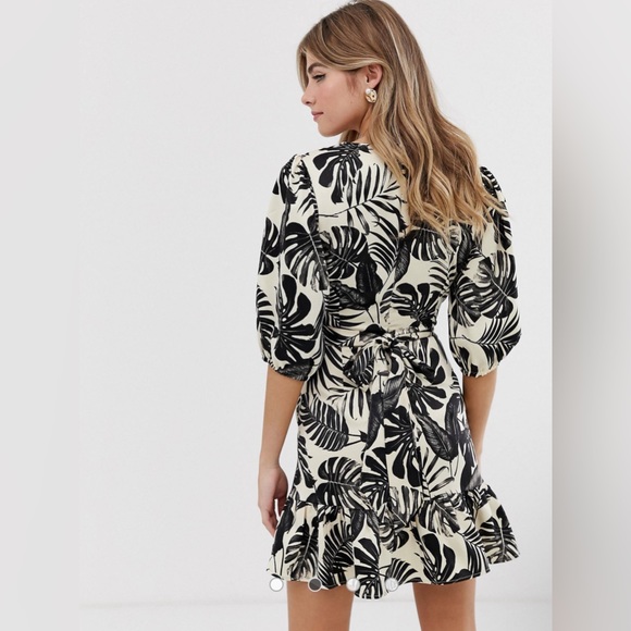 ASOS DESIGN wrap mini dress in mono tropical print - Picture 2 of 10
